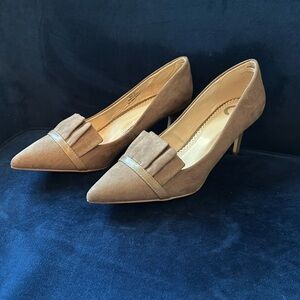 Journee Collection size 10 fanned heel